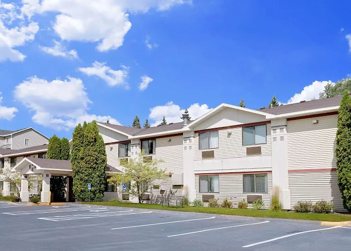Super 8 By Wyndham Cloquet